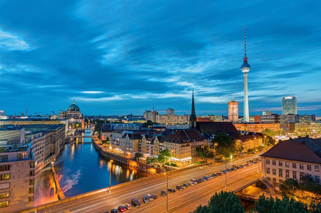 Реал берлин. Берлин 2021 город. Berlin Downtown.